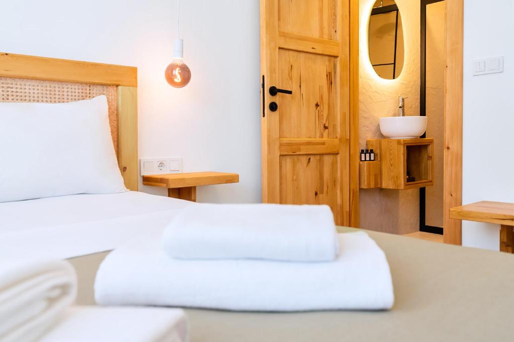 Audo Local - Deluxe Double Room