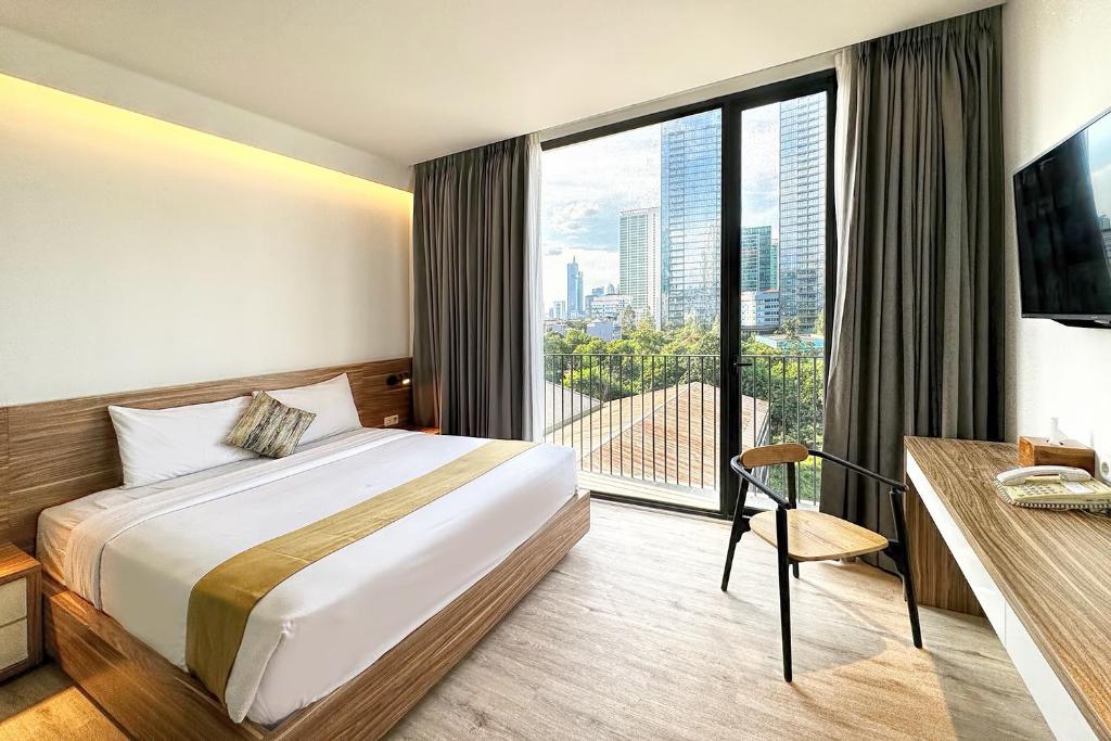 Postel nebo postele na pokoji v ubytování Rasuna Icon Hotel