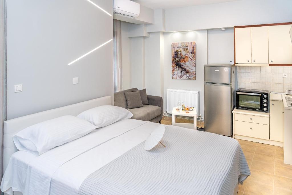 Naos Studio with free private parking of stayinthess