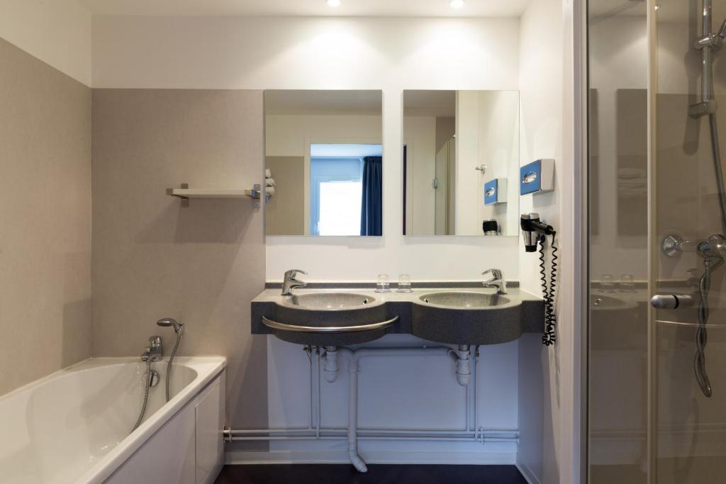 The Originals City, Hôtel Acadine, Le Neubourg - Chambre Familiale Avec Salle De Bain