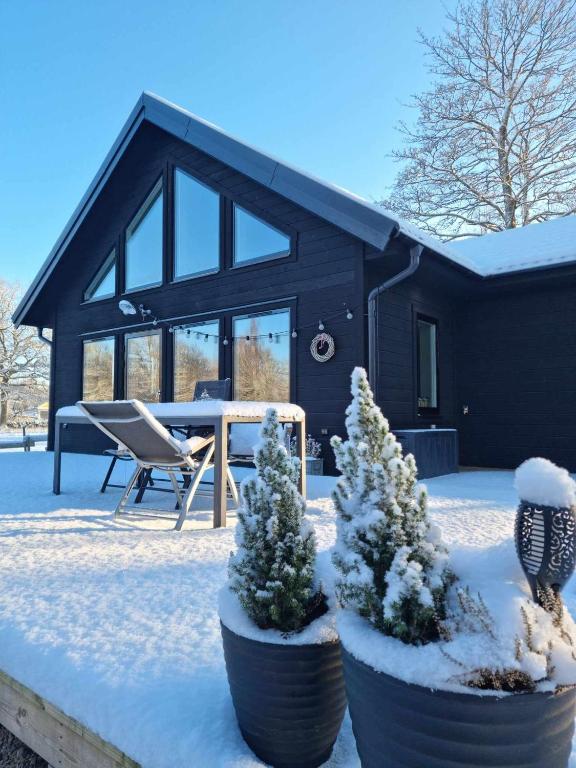 Newly built cottages with jacuzzy and sauna v zimě
