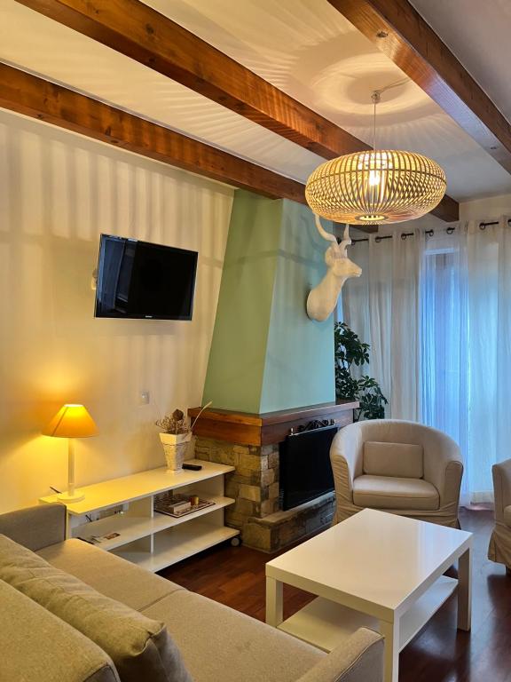 Luxury House Valencia D'Aneu - Deluxe Two-Bedroom Apartment