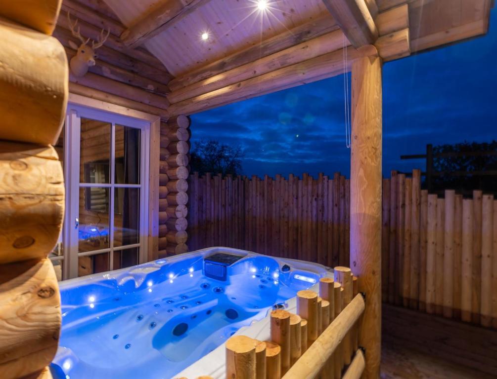 Fotografie z fotogalerie ubytování Cosy Cottage w/ Jacuzzi in Amazing Region v destinaci Aywaille