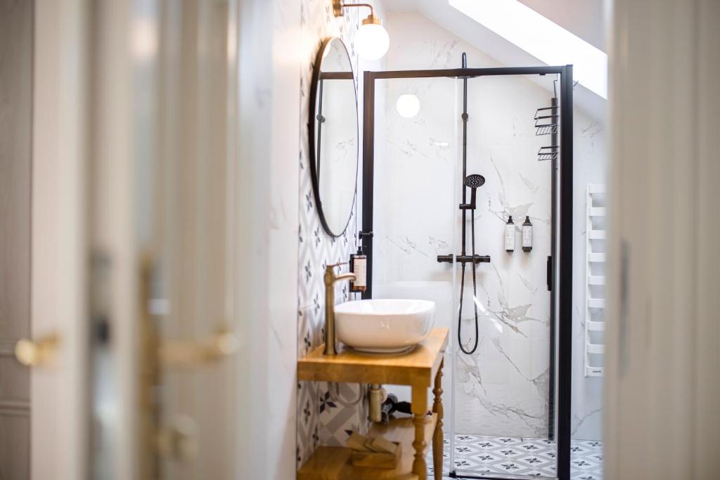 EASY RENT Apartments- Fontana Boutique - 5