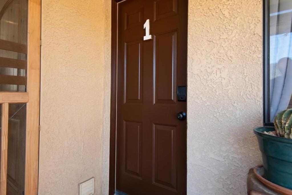 Φωτογραφία από το άλμπουμ του Renovated Lodge - Room 1 with pool access σε Joshua Tree