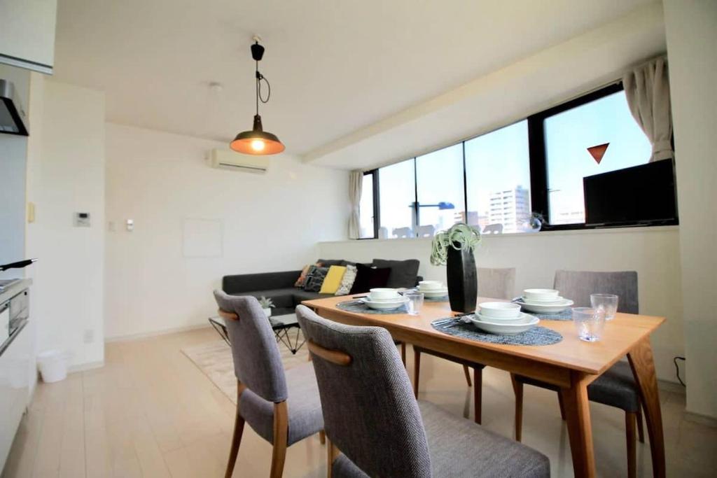 Luxes - 10 min Hiroshima Station & 2BR Up to 10p - Housity
