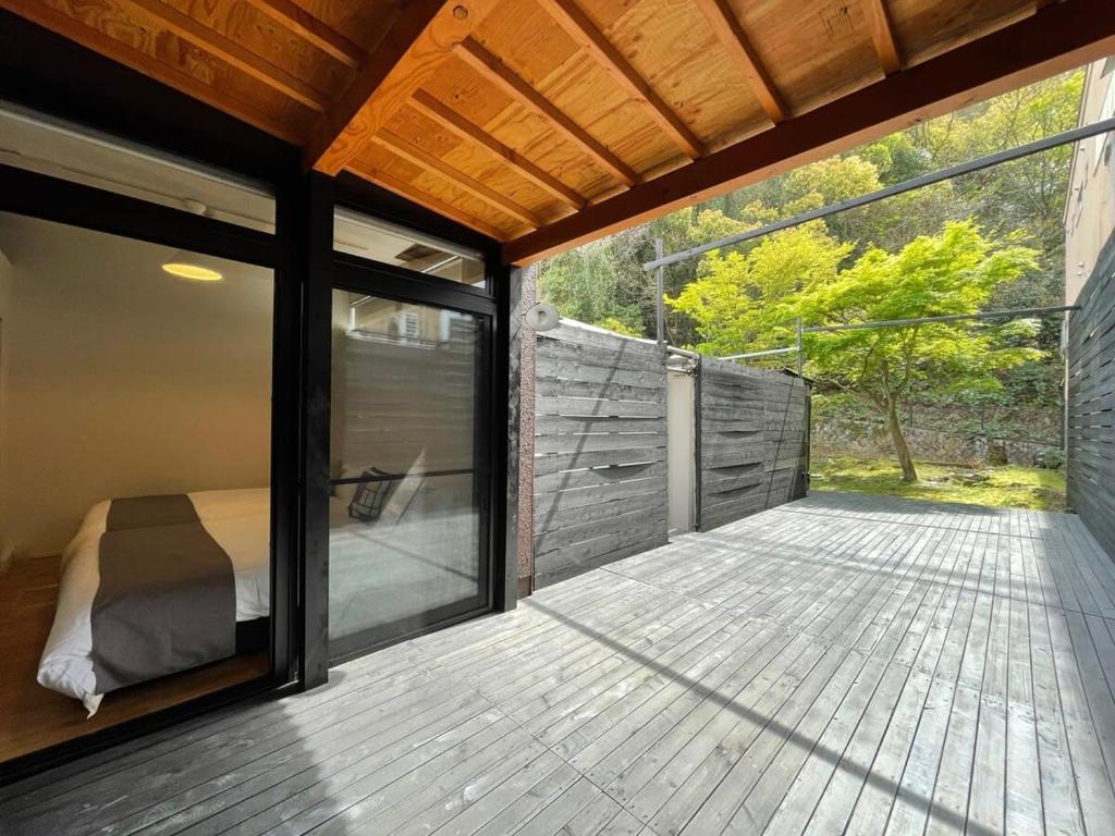Balkón nebo terasa v ubytování bHOTEL Kaniwasou 101 1BR good for 10PPL in the scenic Island of Miyajima