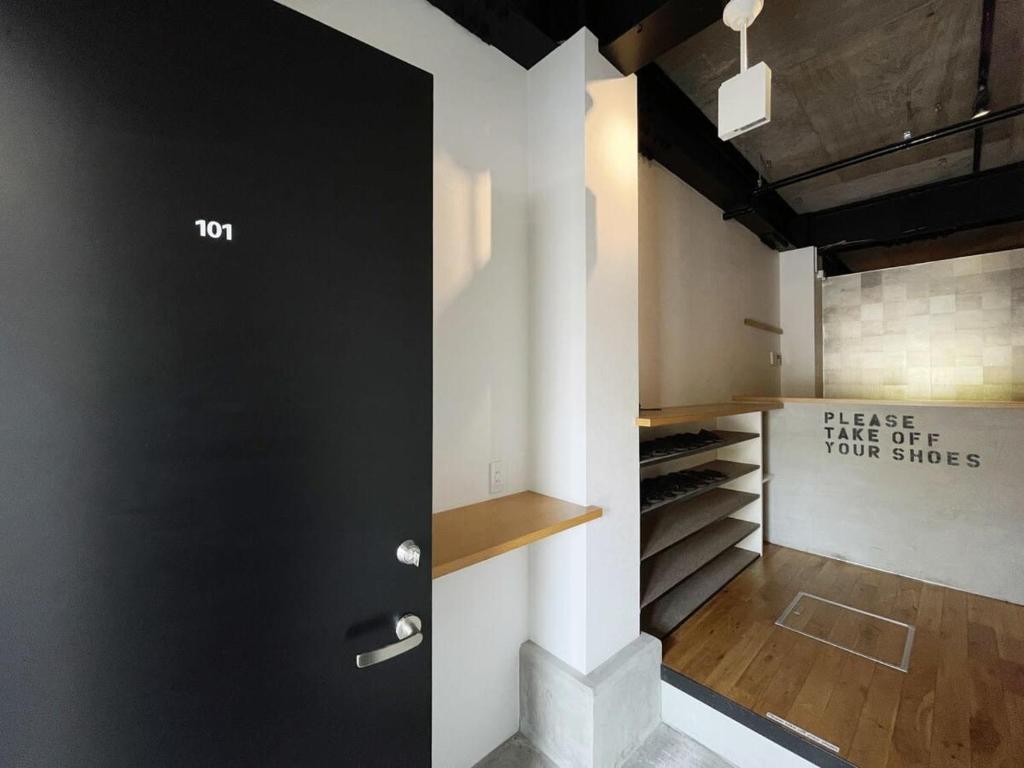 Fotografie z fotogalerie ubytování bHOTEL Kaniwasou 101 1BR good for 10PPL in the scenic Island of Miyajima v destinaci Hacukaiči
