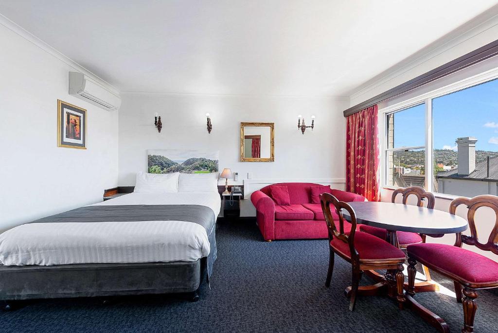 Postel nebo postele na pokoji v ubytování Quality Hotel Colonial Launceston