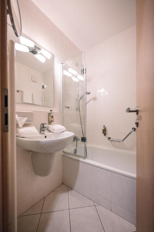 Koupelna v ubytování Hotel Royal