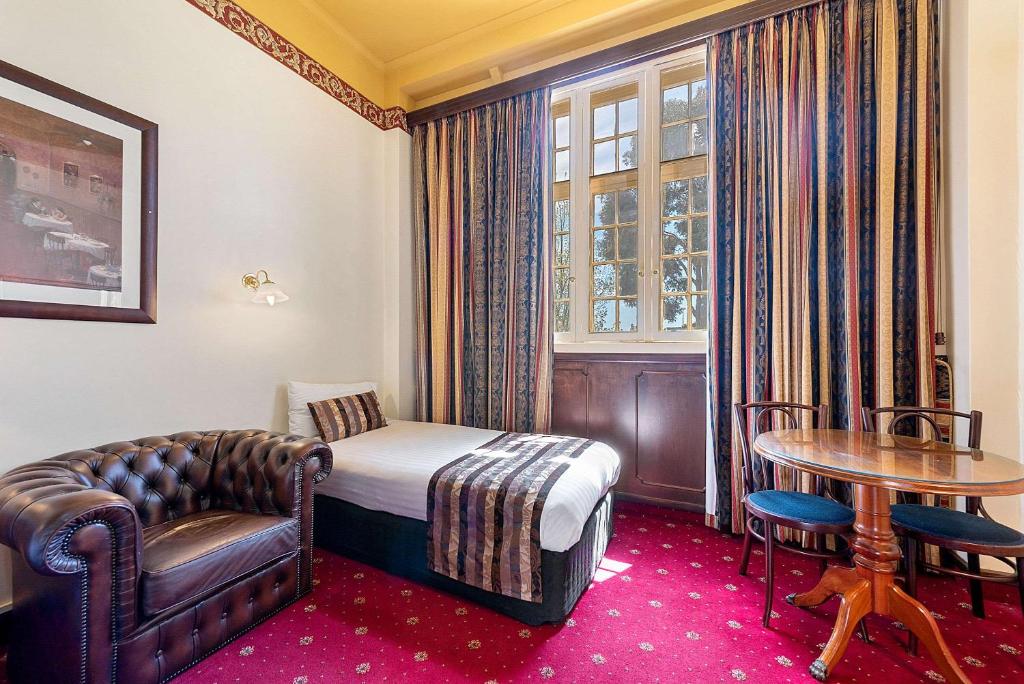 Postel nebo postele na pokoji v ubytování Quality Hotel Colonial Launceston