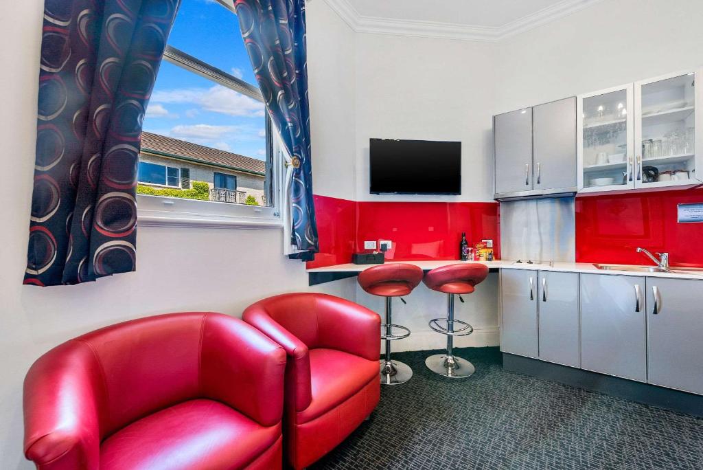 Kuchyň nebo kuchyňský kout v ubytování Quality Hotel Colonial Launceston