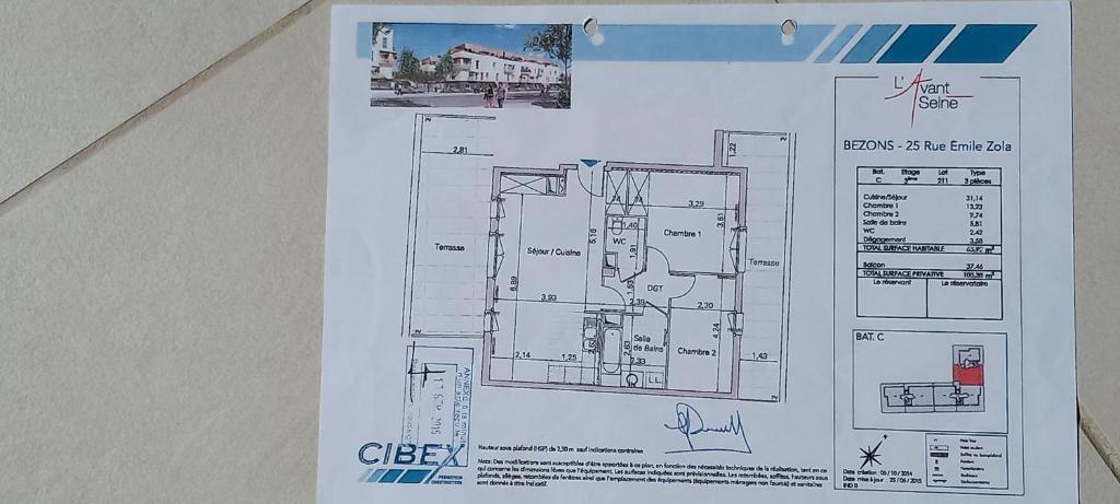 un dessin d'un bâtiment sur un presse-papiers dans l'établissement Bezons La Defense, à Bezons