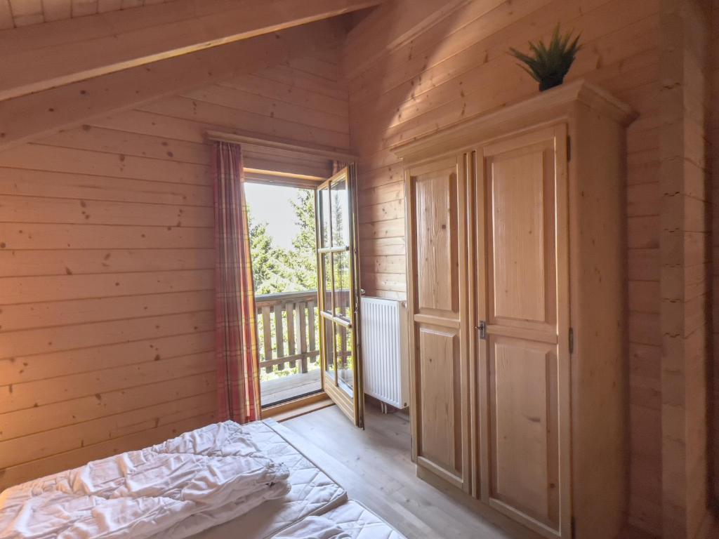 Postel nebo postele na pokoji v ubytování 1A Chalet Enzianhuette - Wandern und Indoor Sauna