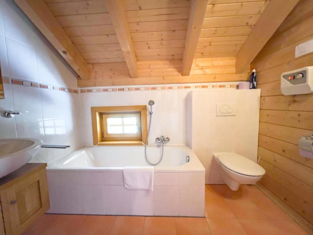 Koupelna v ubytování 1A Chalet Enzianhuette - Wandern und Indoor Sauna