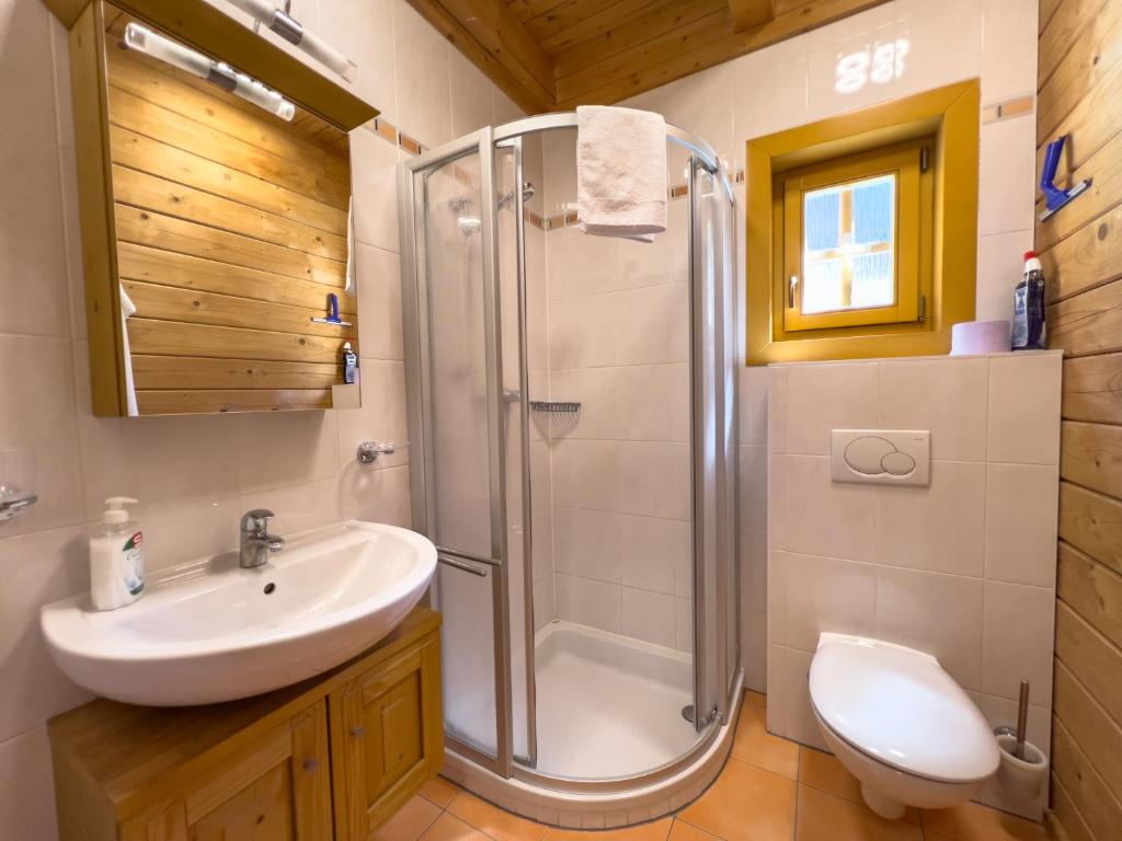 Koupelna v ubytování 1A Chalet Enzianhuette - Wandern und Indoor Sauna