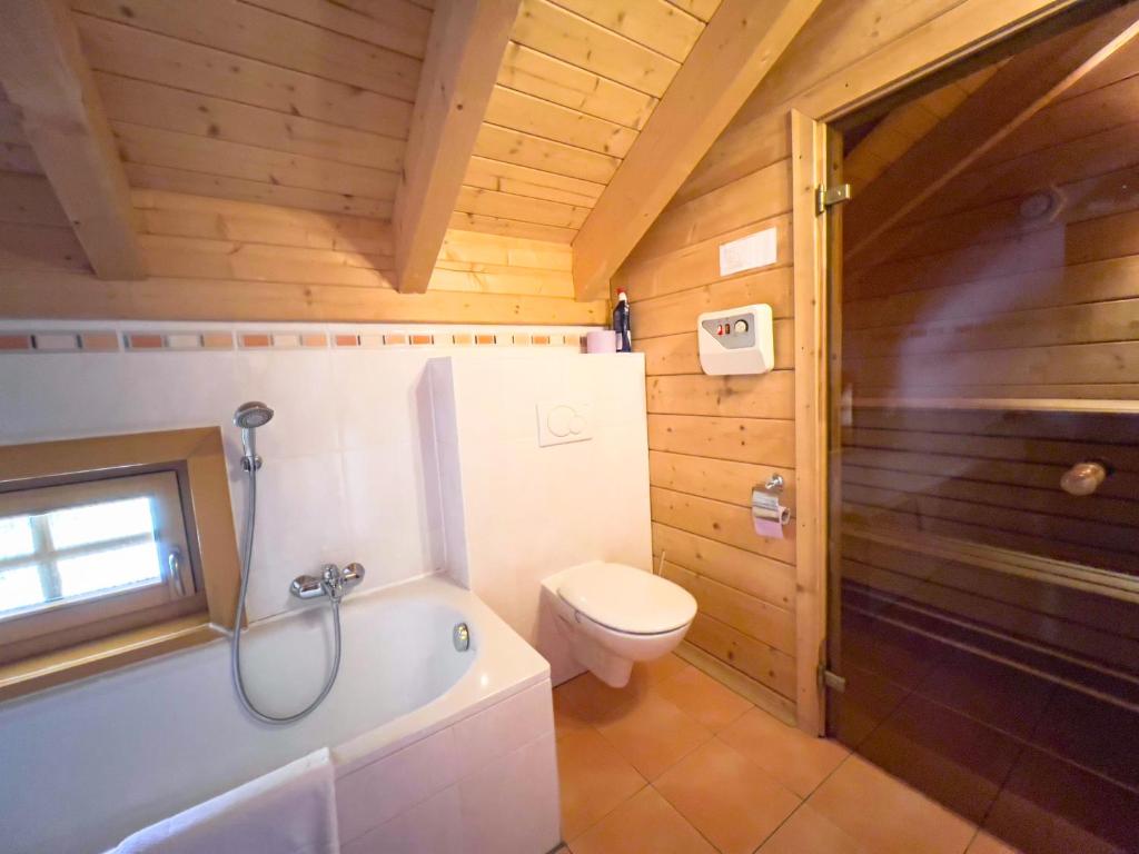 Koupelna v ubytování 1A Chalet Enzianhuette - Wandern und Indoor Sauna