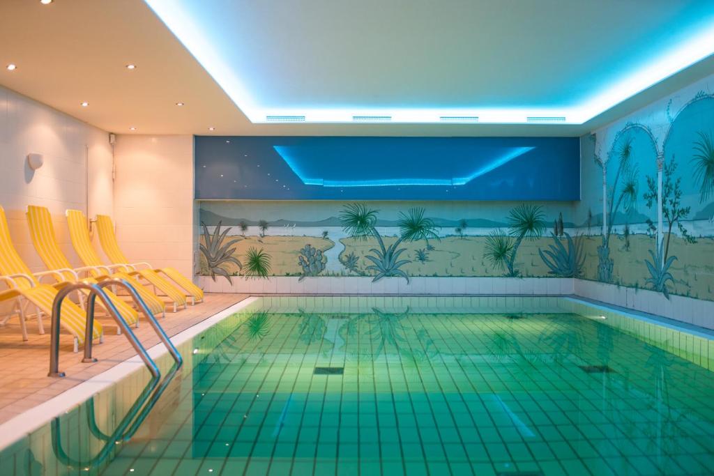 Bazén v ubytování Hotel Royal nebo v jeho okolí