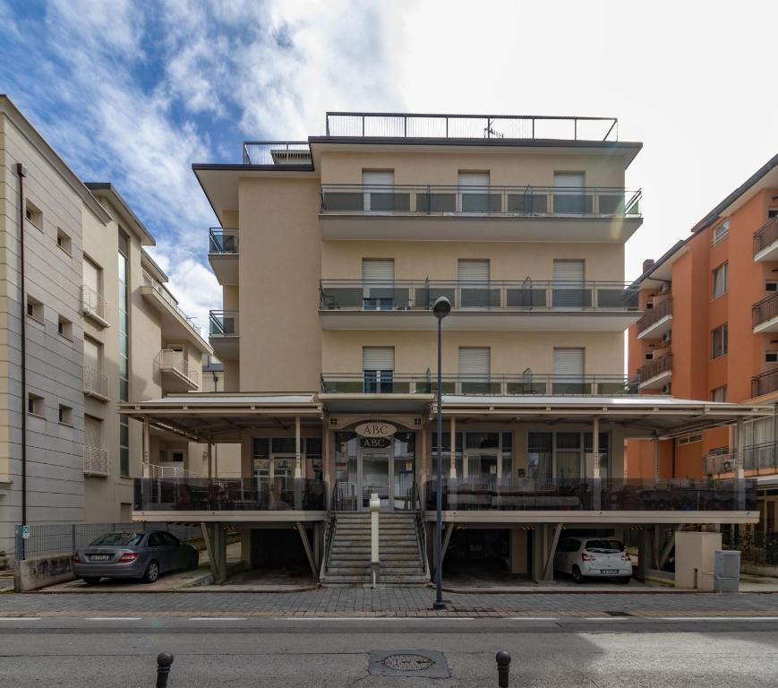 un condominio con scala di fronte di Abc Hotel a Rimini