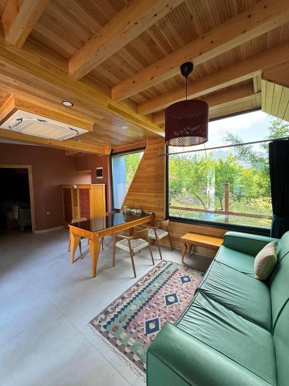 لابی و فضای عمومی Trinitys Forest Bungalows - تصویر ۵