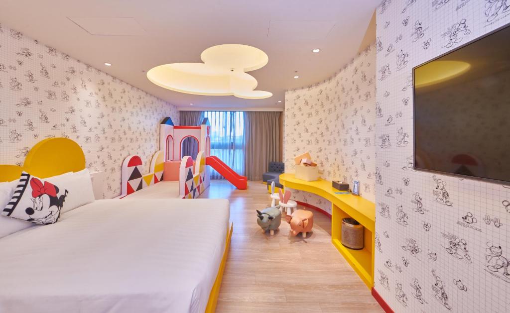 Letto o letti in una camera di Grand Bay Resort Hotel