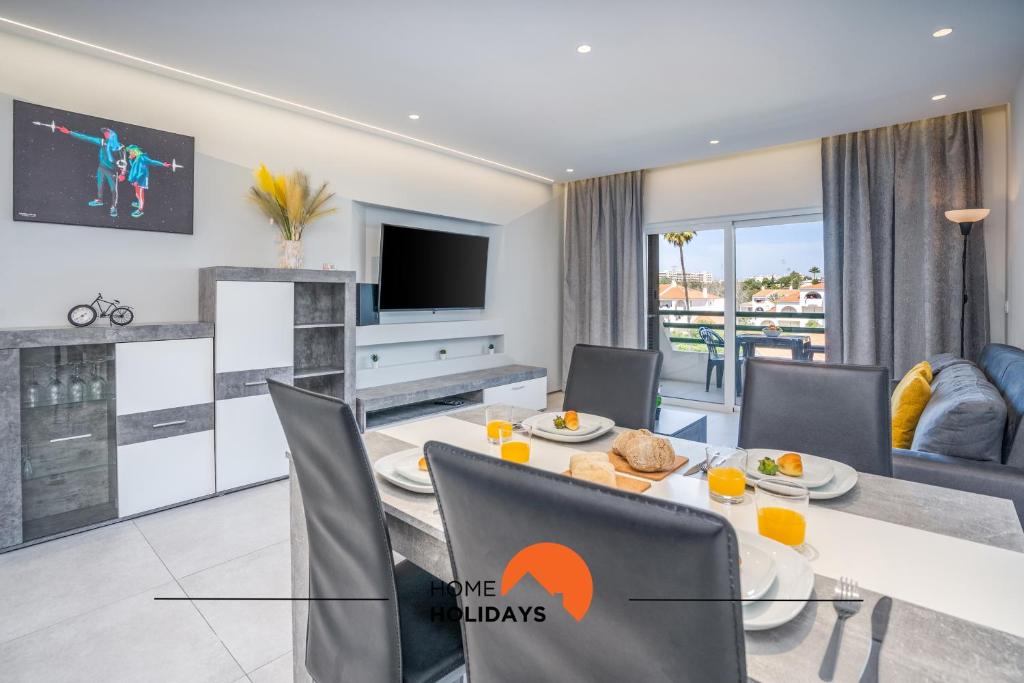 Φαγητό σε αυτό το διαμέρισμα ή κάπου εκεί κοντά