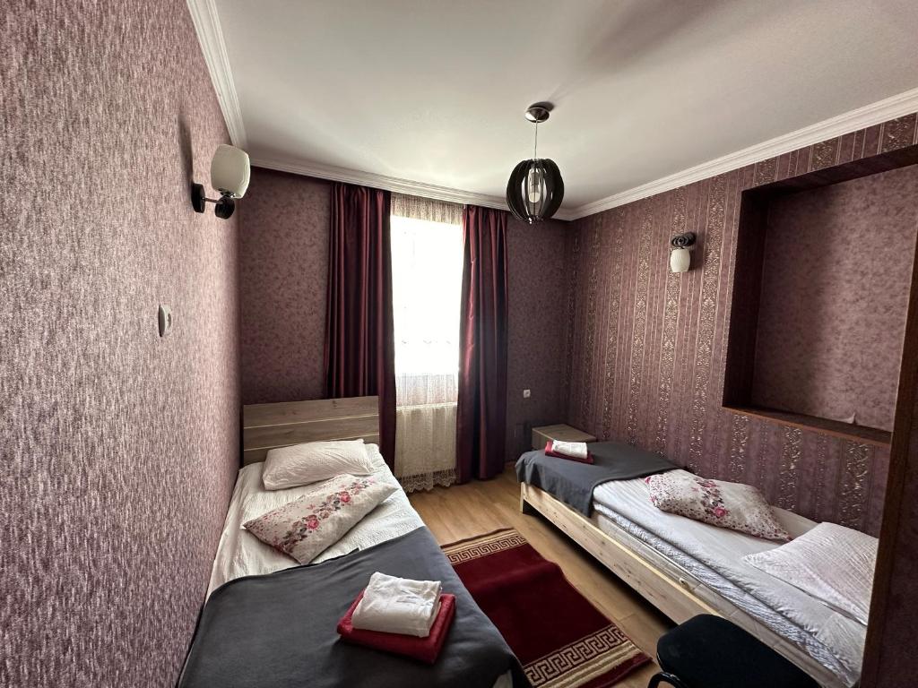 Postel nebo postele na pokoji v ubytování Guest house chavchavadze N23