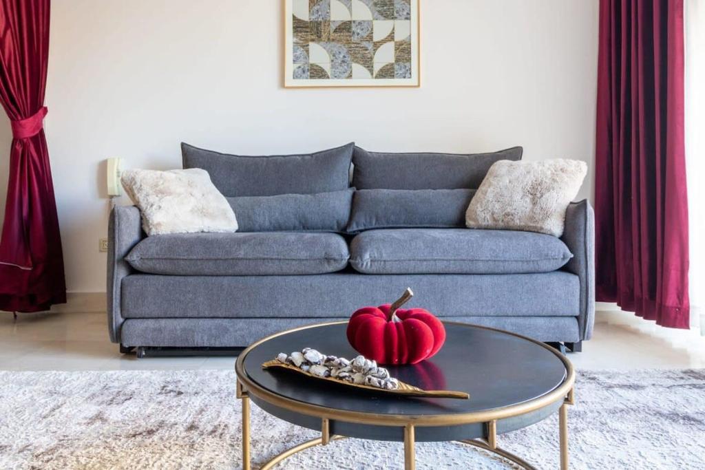 Posezení v ubytování Cosy Studio in Mamilla, free parking up to 5 ppl