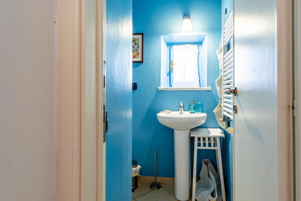 Ванная комната в Casa Ginevra - 3 Minutes Walk from the Sea