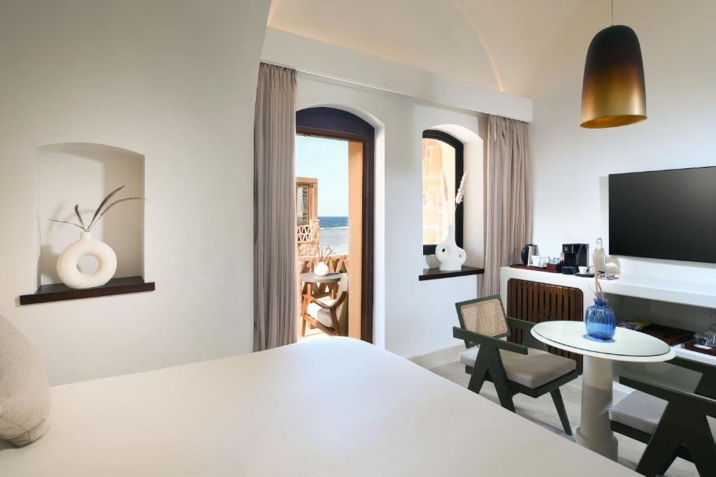 TV a/nebo společenská místnost v ubytování Movenpick Resort El Quseir