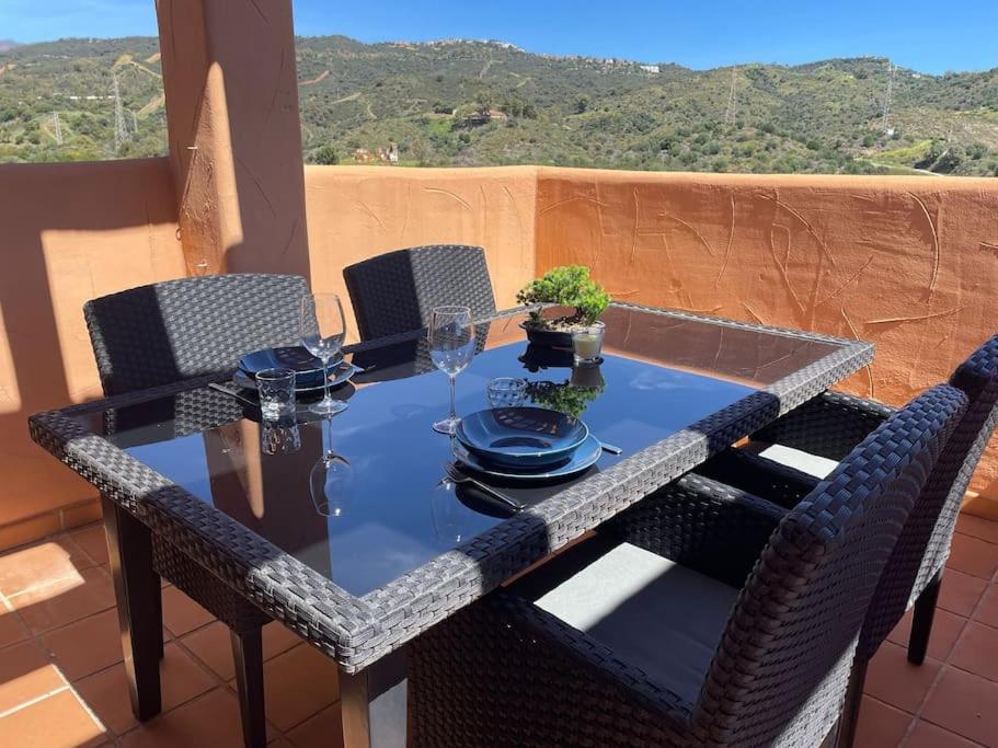 a table and chairs on a balcony with a view at Ruim Penthouse Elviria Marbella met groot terras in Marbella