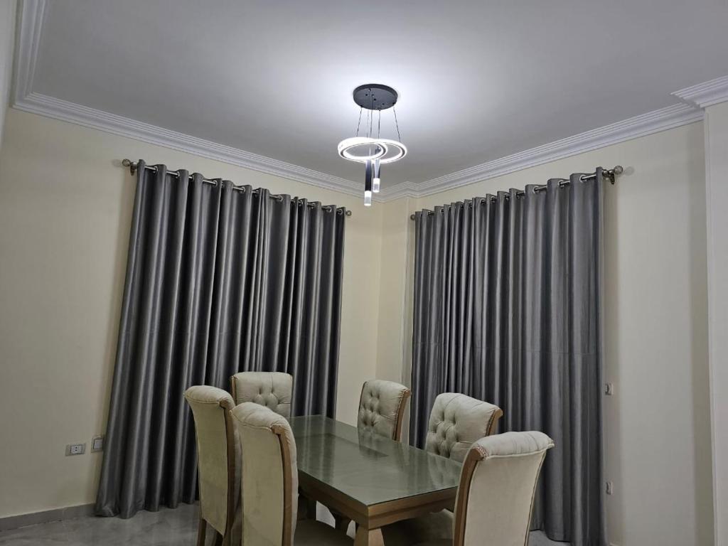 Posezení v ubytování Lovely 2 Bedrooms apartment in New Cairo, Fifth settlement