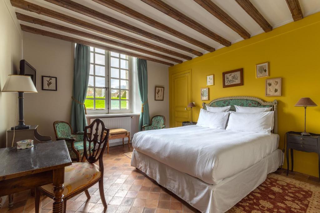Postel nebo postele na pokoji v ubytování Le Château d'Etoges - Champagne
