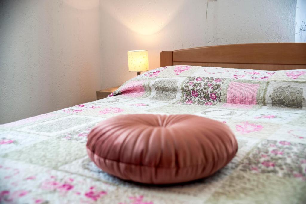 Postel nebo postele na pokoji v ubytování Apartments and Room Silvana