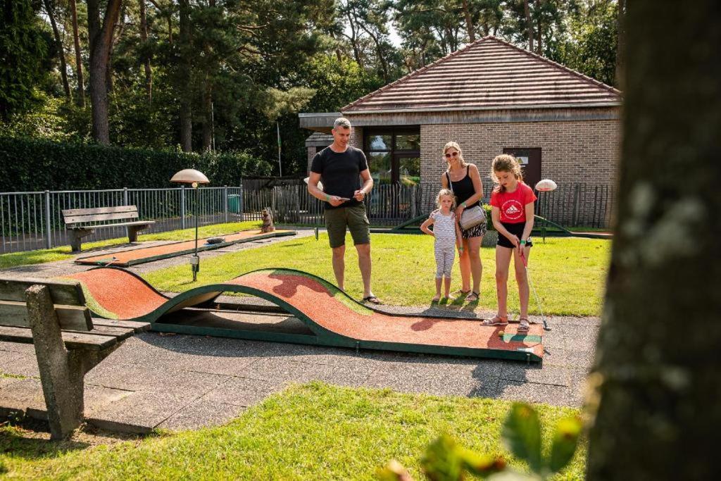 Hosté ubytování Nieuwe vakantie-Chalet "Bie mammie en pette" Camping GOOLDERHEIDE