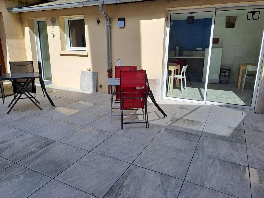 CASTEL HOME - Double Room With Private Bathroom