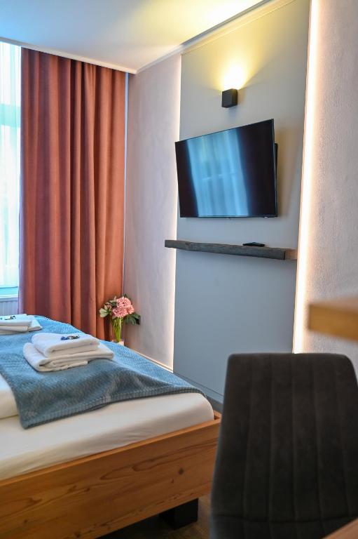 Postel nebo postele na pokoji v ubytování Café-Hotel Gutshof