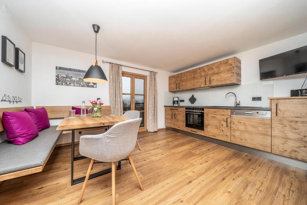 Ferienwohnungen Haus Heiss - Housity