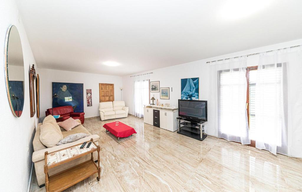 Cozy Apartment In Trogir With Wifi
