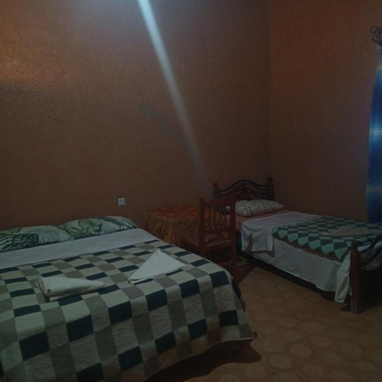 Postel nebo postele na pokoji v ubytování Hostel la palmeraie merzouga