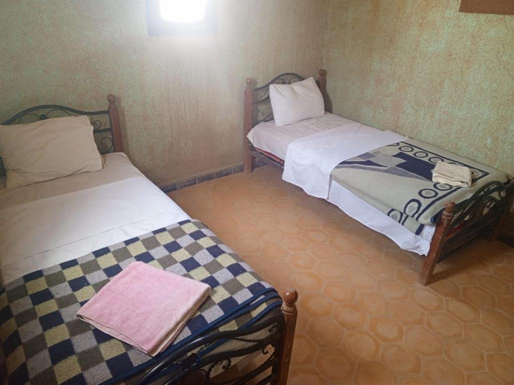 Postel nebo postele na pokoji v ubytování Hostel la palmeraie merzouga