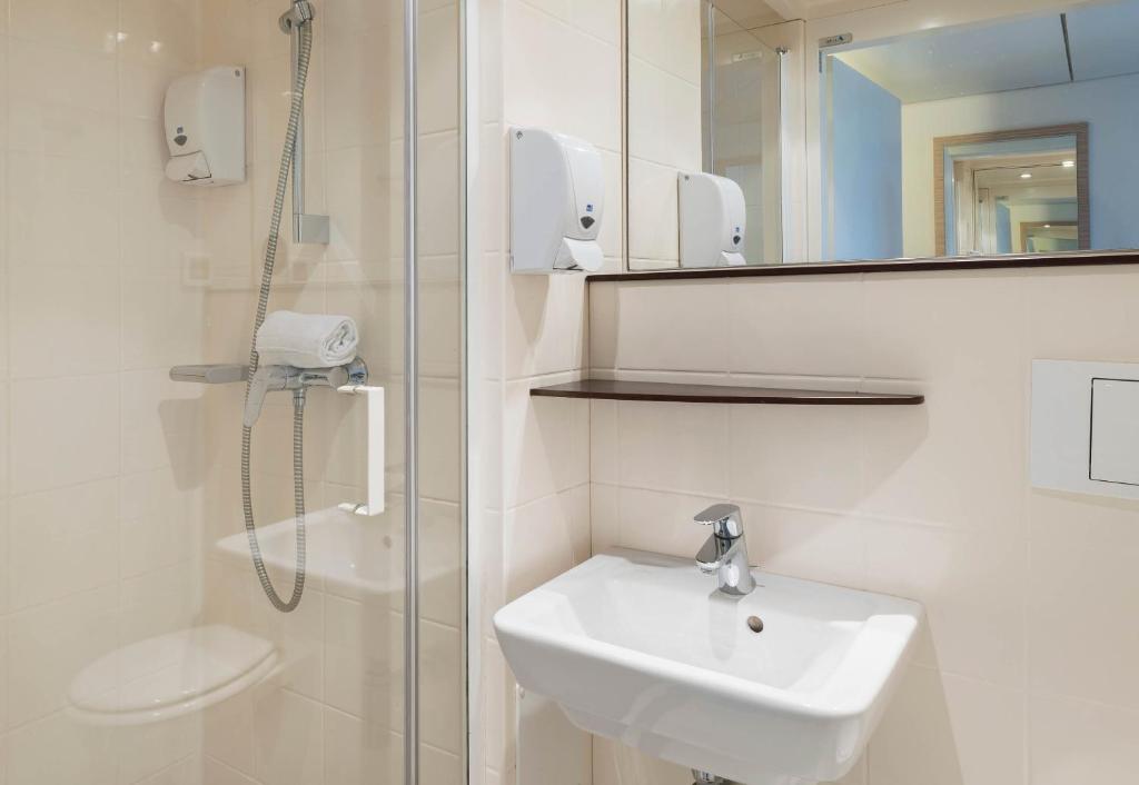 B&B HOTEL Laval Ouest - Double Room