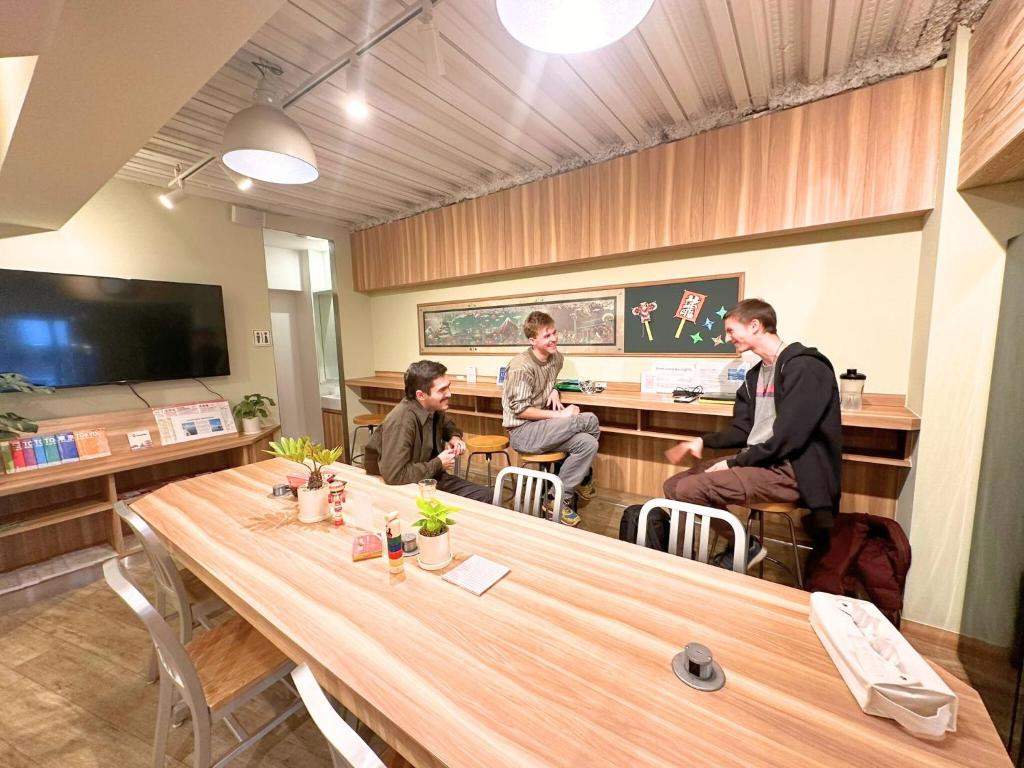 TV a/nebo společenská místnost v ubytování A16 HOSTEL TOKYO