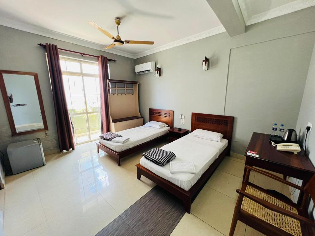 Postel nebo postele na pokoji v ubytování Lafala Hotel & Service Apartment