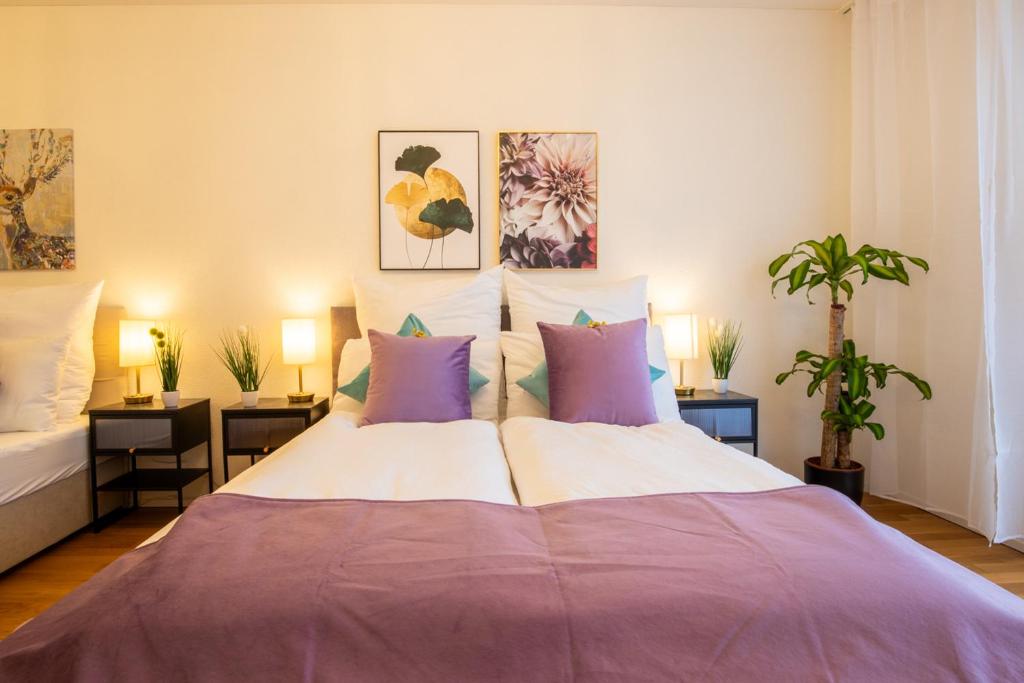 Postel nebo postele na pokoji v ubytování Special EiNSTEiN IIV Apartment, Messe Kleinbasel 10-STAR