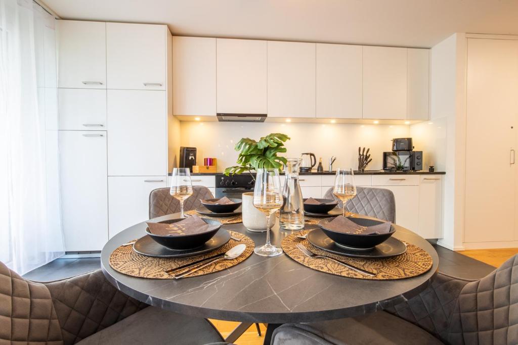 Kuchyň nebo kuchyňský kout v ubytování Special EiNSTEiN IIV Apartment, Messe Kleinbasel 10-STAR