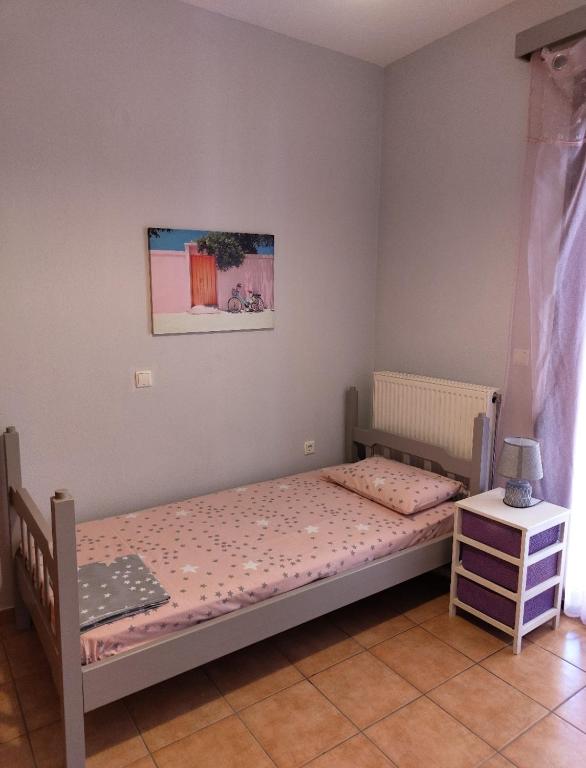 Postel nebo postele na pokoji v ubytování APOSTOLIS APARTMENT