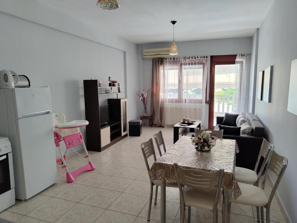 Kuchyň nebo kuchyňský kout v ubytování APOSTOLIS APARTMENT