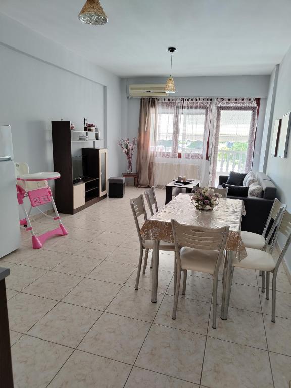 Posezení v ubytování APOSTOLIS APARTMENT