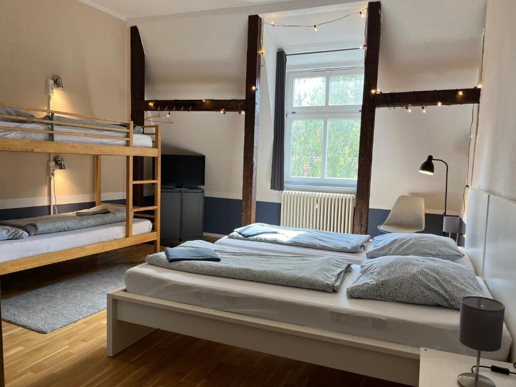 Postel nebo postele na pokoji v ubytování Blue Doors Hostel Altstadt